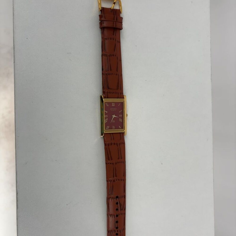 Seiko Vintage Style Gold Watch - Picture 2 of 5